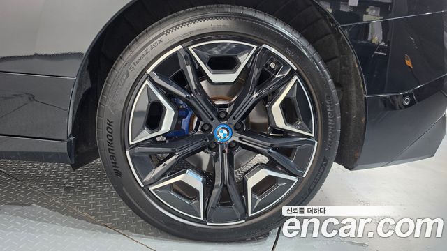 BMW iX xDrive50 Sports Plus 2023 — фото 27