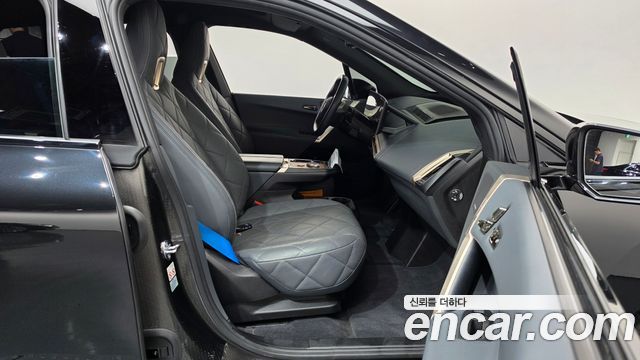 BMW iX xDrive50 Sports Plus 2023 — фото 32