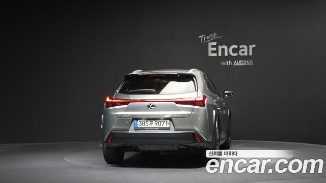 Lexus UX250h 2.0 AWD 2019 — фото 4