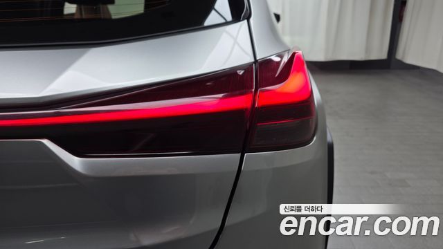 Lexus UX250h 2.0 AWD 2019 — фото 23