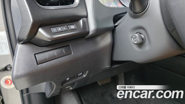 Lexus UX250h 2.0 AWD 2019 — фото 28