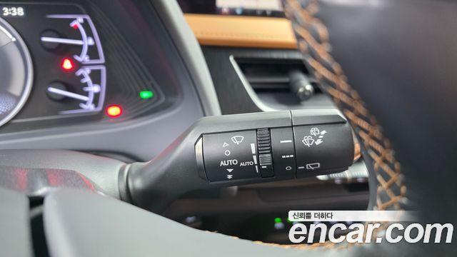 Lexus UX250h 2.0 AWD 2019 — фото 29