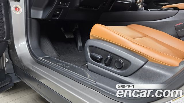 Lexus UX250h 2.0 AWD 2019 — фото 32