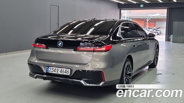 BMW 7 Series (G70) 740i sDrive M Sport 2023 — фото 2