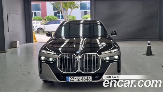 BMW 7 Series (G70) 740i sDrive M Sport 2023 — фото 3