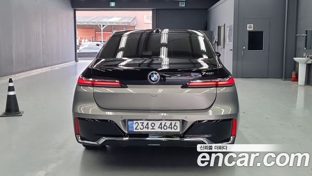 BMW 7 Series (G70) 740i sDrive M Sport 2023 — фото 4