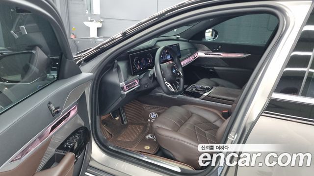BMW 7 Series (G70) 740i sDrive M Sport 2023 — фото 7