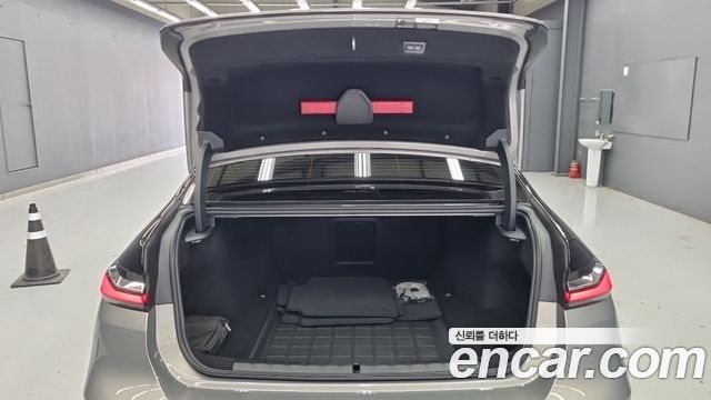 BMW 7 Series (G70) 740i sDrive M Sport 2023 — фото 15