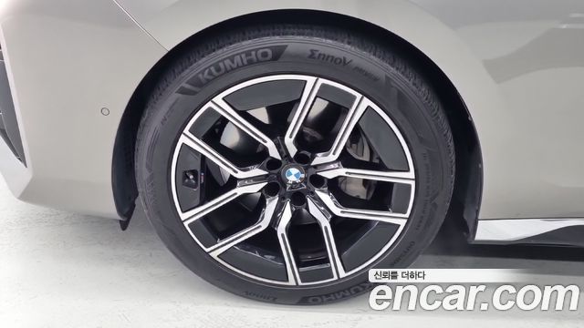 BMW 7 Series (G70) 740i sDrive M Sport 2023 — фото 17