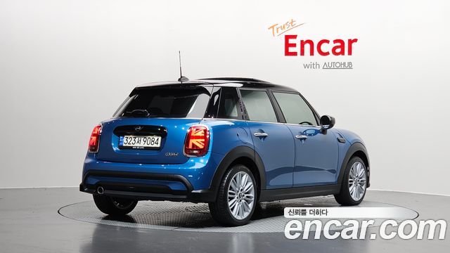 MINI Cooper 5Door Classic Plus Launch Pack Third Generation 2022 — фото 2
