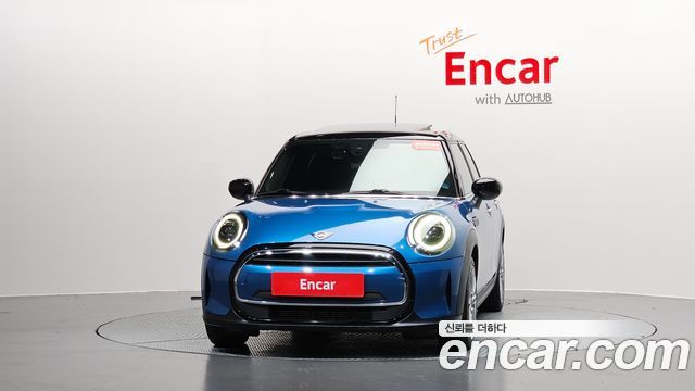 MINI Cooper 5Door Classic Plus Launch Pack Third Generation 2022 — фото 3