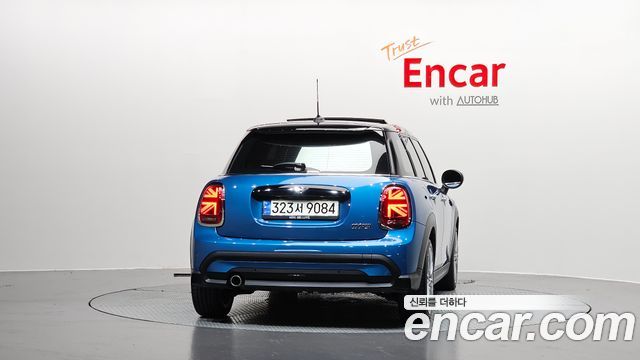 MINI Cooper 5Door Classic Plus Launch Pack Third Generation 2022 — фото 4