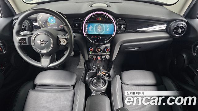 MINI Cooper 5Door Classic Plus Launch Pack Third Generation 2022 — фото 7