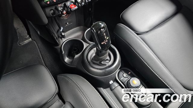 MINI Cooper 5Door Classic Plus Launch Pack Third Generation 2022 — фото 9