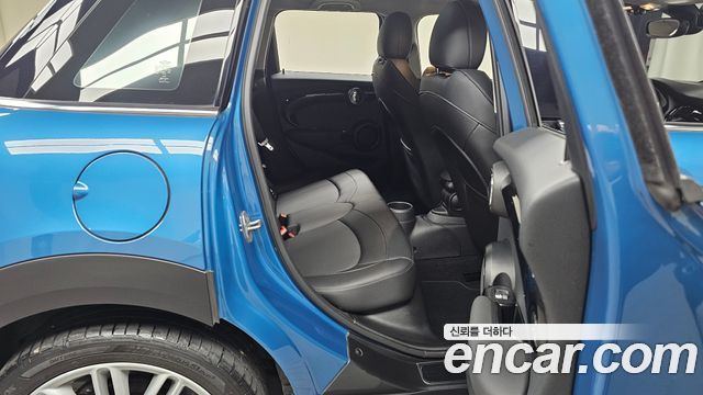 MINI Cooper 5Door Classic Plus Launch Pack Third Generation 2022 — фото 15