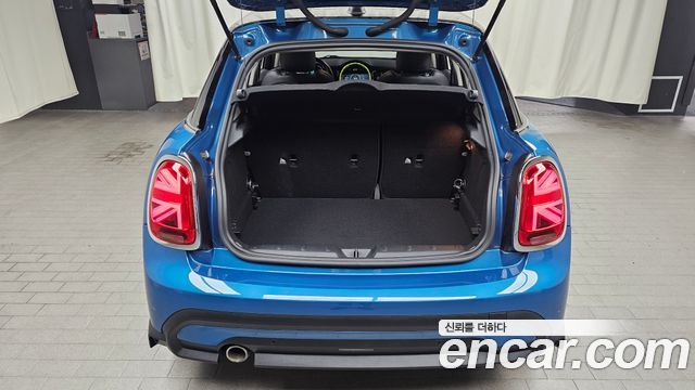 MINI Cooper 5Door Classic Plus Launch Pack Third Generation 2022 — фото 19