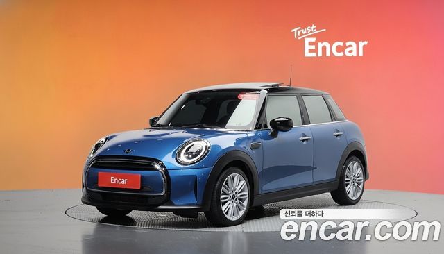 MINI Cooper 5Door Classic Plus Launch Pack Third Generation 2022 — фото 1
