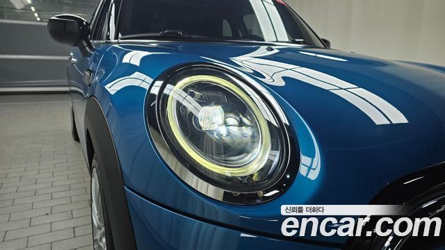 MINI Cooper 5Door Classic Plus Launch Pack Third Generation 2022 — фото 28