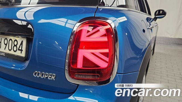 MINI Cooper 5Door Classic Plus Launch Pack Third Generation 2022 — фото 29