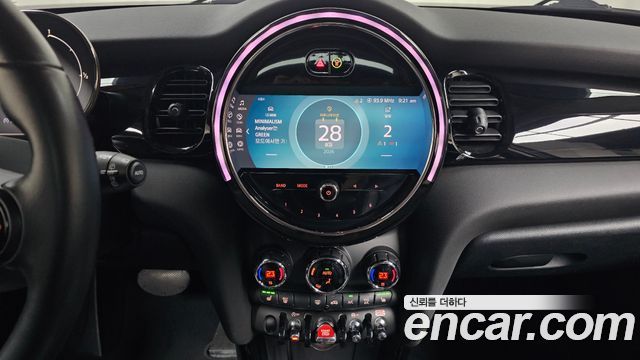 MINI Cooper 5Door Classic Plus Launch Pack Third Generation 2022 — фото 35