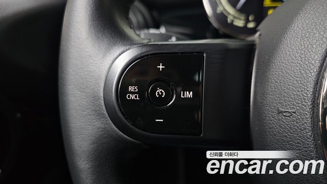 MINI Cooper 5Door Classic Plus Launch Pack Third Generation 2022 — фото 36