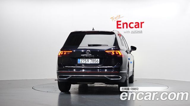 Volkswagen Tiguan (II) 2.0 TDI Premium 2022 — фото 4