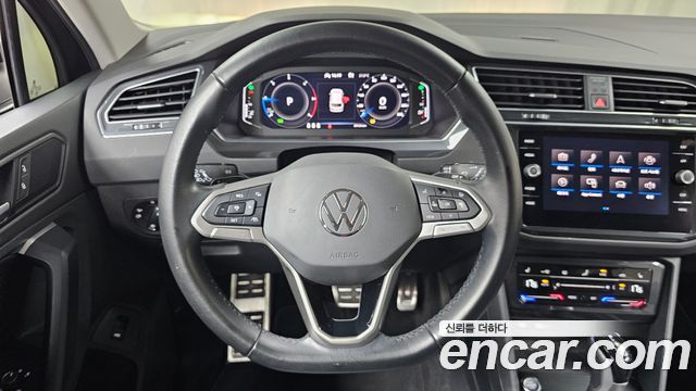 Volkswagen Tiguan (II) 2.0 TDI Premium 2022 — фото 12