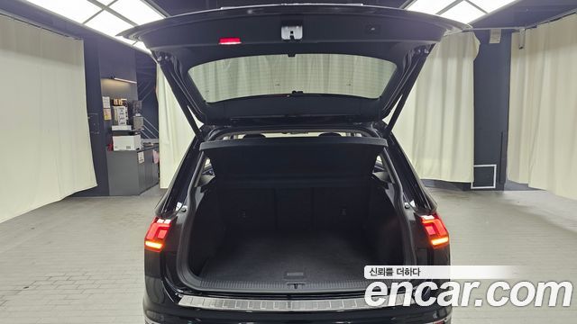 Volkswagen Tiguan (II) 2.0 TDI Premium 2022 — фото 16