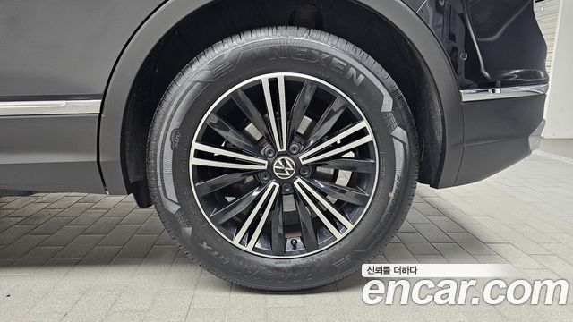 Volkswagen Tiguan (II) 2.0 TDI Premium 2022 — фото 21