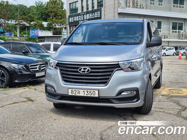 Hyundai Grand Starex Van 3-Seater Smart