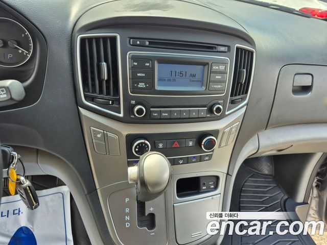 Hyundai Grand Starex Van 3-Seater Smart 2021 — фото 9