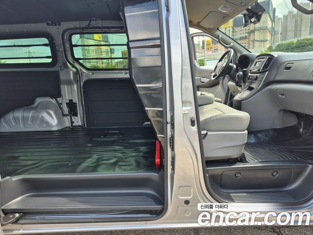 Hyundai Grand Starex Van 3-Seater Smart 2021 — фото 15