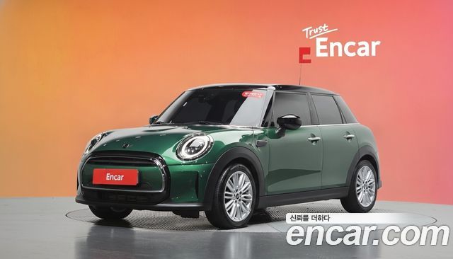 MINI Cooper 5-Door Classic Plus 3rd 2022 — фото 1