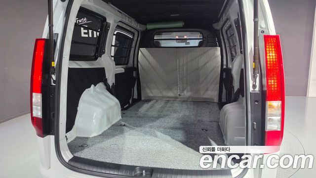 Hyundai Staria L3.5 Cargo 3-Seater Modern 2024 — фото 16
