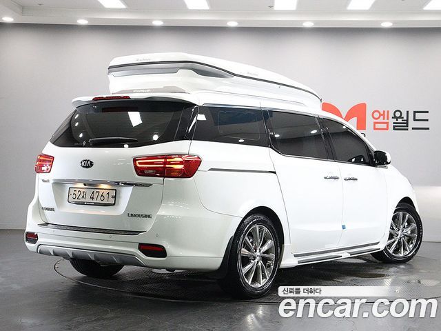 Kia Carnival 7-Seater Limousine VIP 2019 — фото 3