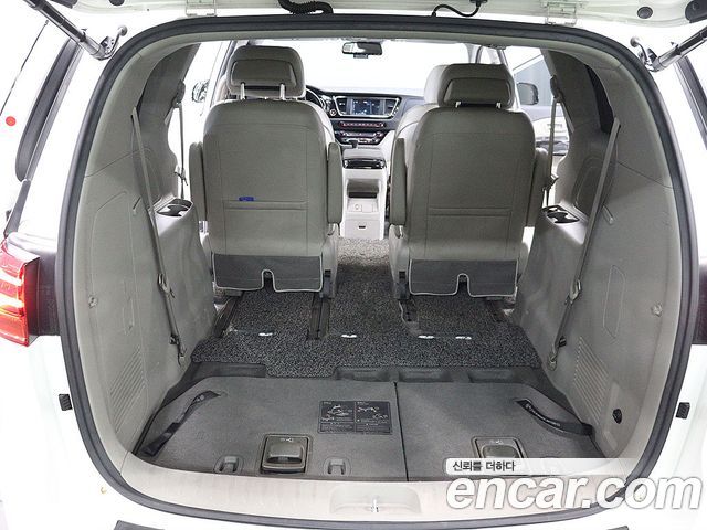 Kia Carnival 7-Seater Limousine VIP 2019 — фото 5