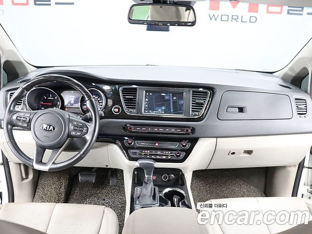Kia Carnival 7-Seater Limousine VIP 2019 — фото 17