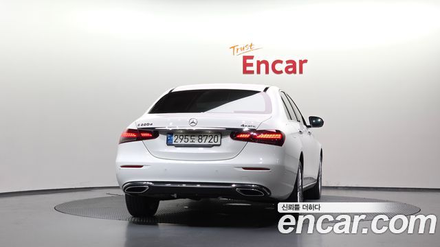 Mercedes-Benz E-Class (W213) E220d 4MATIC Exclusive 2021 — фото 4