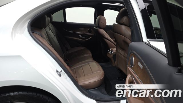 Mercedes-Benz E-Class (W213) E220d 4MATIC Exclusive 2021 — фото 12