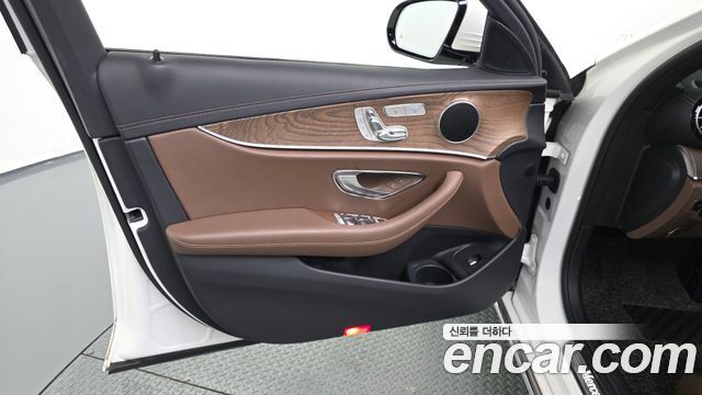 Mercedes-Benz E-Class (W213) E220d 4MATIC Exclusive 2021 — фото 24