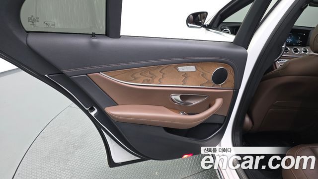 Mercedes-Benz E-Class (W213) E220d 4MATIC Exclusive 2021 — фото 25