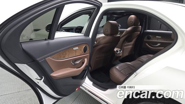 Mercedes-Benz E-Class (W213) E220d 4MATIC Exclusive 2021 — фото 26