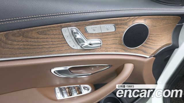 Mercedes-Benz E-Class (W213) E220d 4MATIC Exclusive 2021 — фото 32