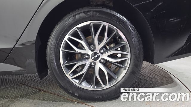 Kia K5 (III) 2.0 Trendy 2023 — фото 27