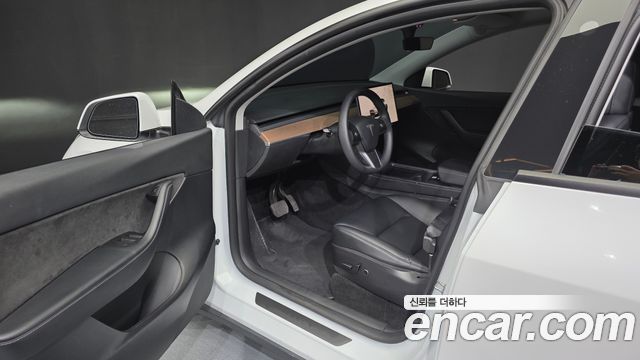 Tesla Model Y Long Range AWD 2022 — фото 10