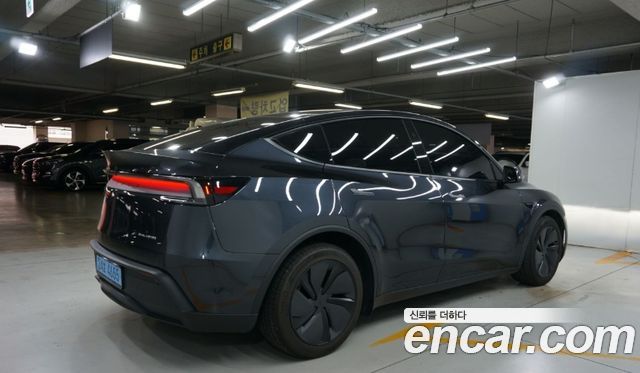 Tesla Model Y Long Range AWD 2025 — фото 8