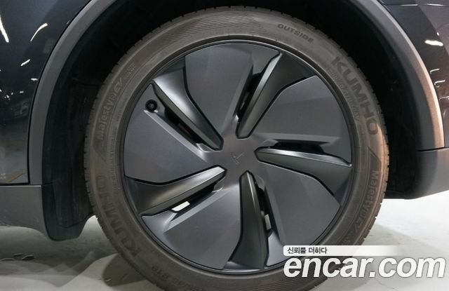 Tesla Model Y Long Range AWD 2025 — фото 15