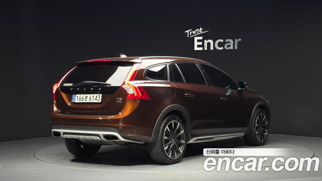 Volvo V60 Cross Country T5 AWD 2016 — фото 2