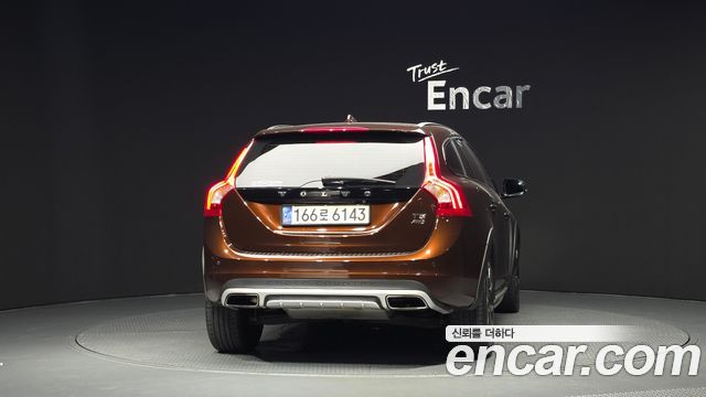 Volvo V60 Cross Country T5 AWD 2016 — фото 4