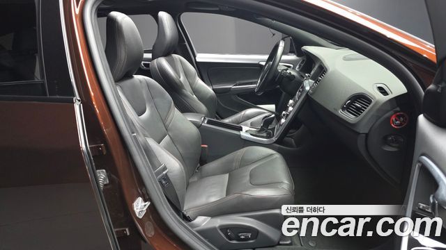 Volvo V60 Cross Country T5 AWD 2016 — фото 11